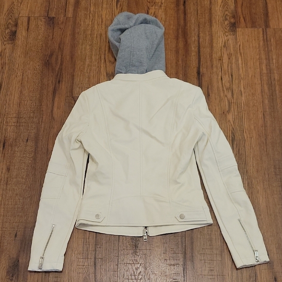 Guess Cream and Gray Leather Jacket with Modern Design - Picture 11 of 12